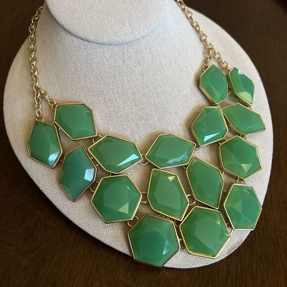 Women's Statement Bib Chocker Necklace Gold-Tone Green Faceted Dome Stones 16 in - Picture 3 of 6